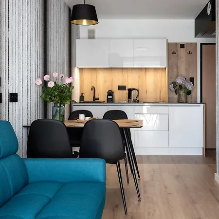 Inpoint With Free Parking מלון דירות 4*